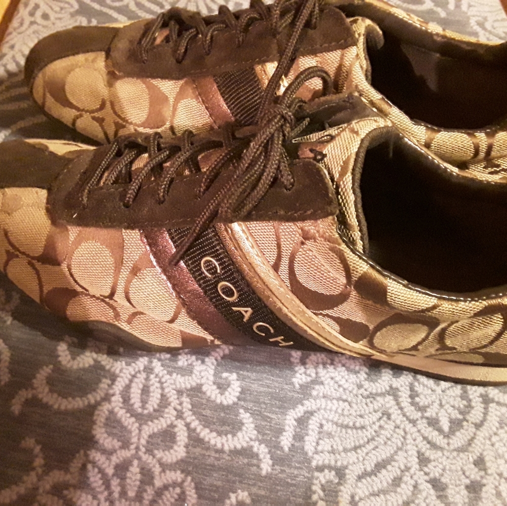 Coach - Picture 2 of 4